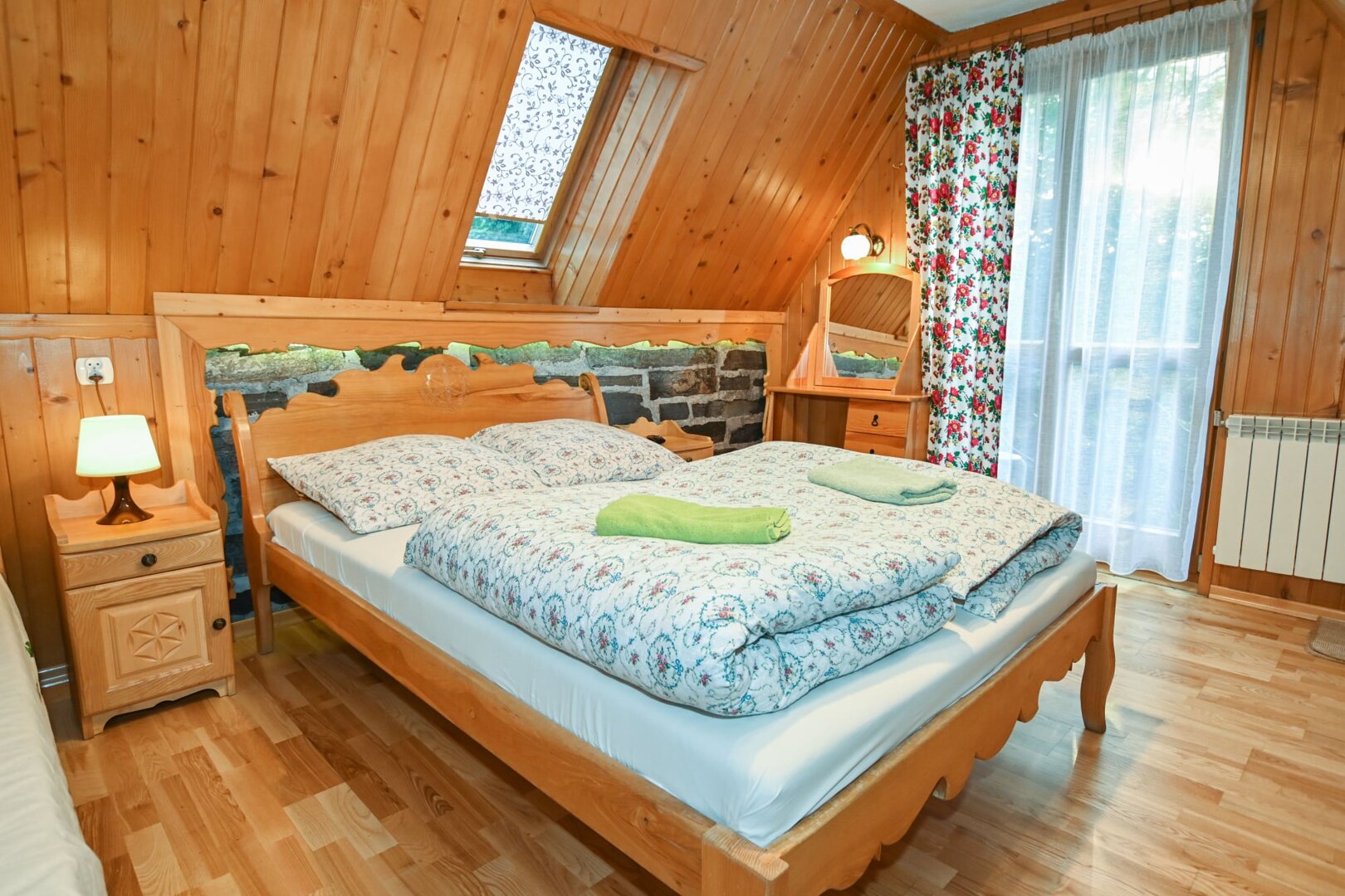 Pok&oacute;j nr 5 - 3 osobowy z balkonem - Wesoła Chatka ul. Krup&oacute;wki 37a Zakopane Centrum 